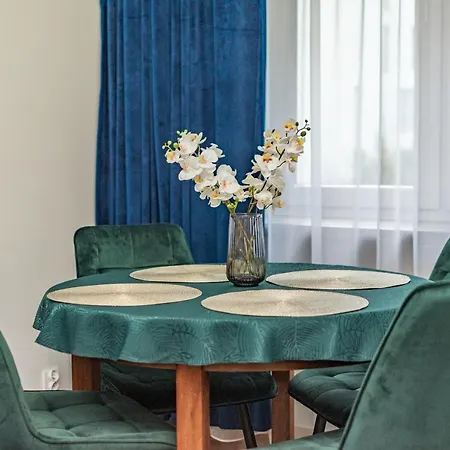 Lewicka 8 By Homeprime *