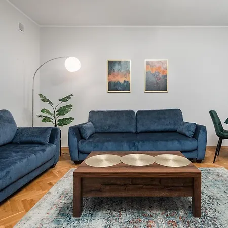 Lewicka 8 By Homeprime