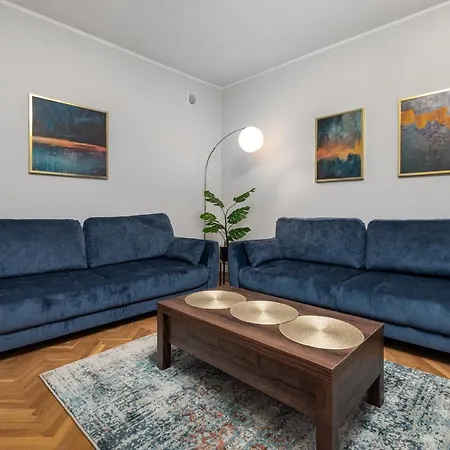 Lewicka 8 By Homeprime *